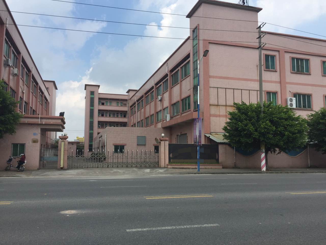 寮步松山湖標(biāo)準(zhǔn)獨院3600平方廠房出租【噴淋消防，環(huán)保證】