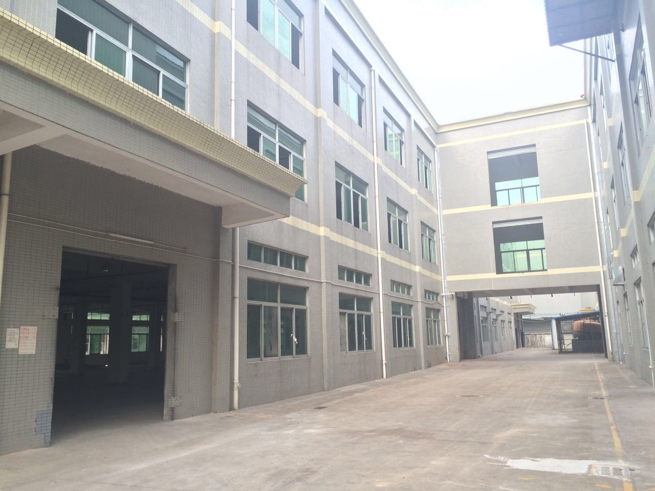 東莞石碣新出獨(dú)院標(biāo)準(zhǔn)廠房分租一樓1150平方廠房出租